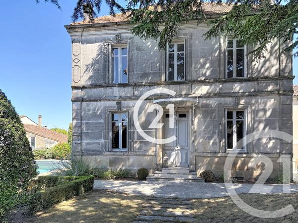 Maison à vendre  6 pièces - 223 m 2   CHATEAUBERNARD  - 16