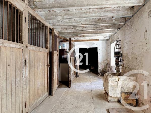 Maison à vendre  6 pièces - 223 m 2   CHATEAUBERNARD  - 16