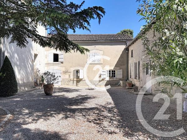 Maison à vendre  6 pièces - 223 m 2   CHATEAUBERNARD  - 16