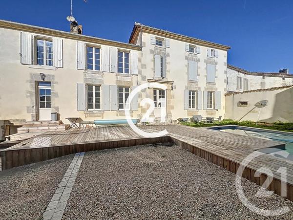 Maison à vendre  6 pièces - 223 m 2   CHATEAUBERNARD  - 16