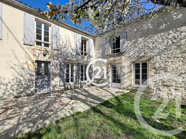 Maison à vendre  6 pièces - 223 m 2   CHATEAUBERNARD  - 16