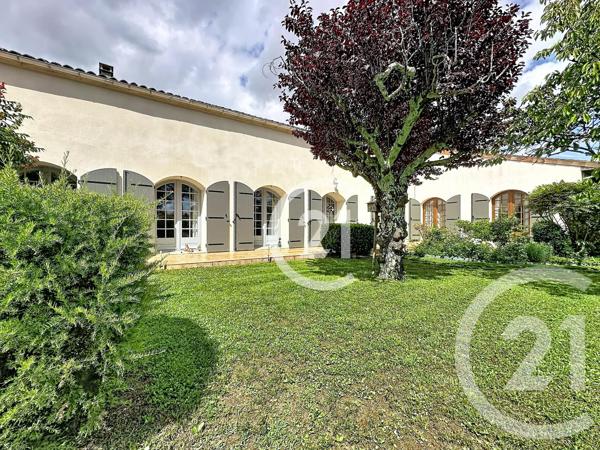 Maison à vendre  6 pièces - 223 m 2   CHATEAUBERNARD  - 16