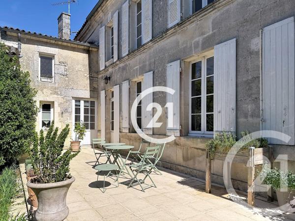 Maison à vendre  6 pièces - 223 m 2   CHATEAUBERNARD  - 16
