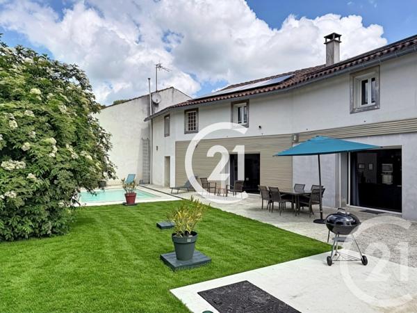 Maison à vendre  6 pièces - 223 m 2   CHATEAUBERNARD  - 16