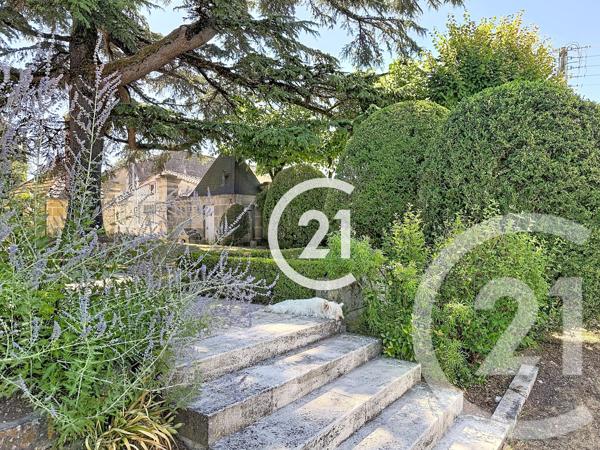 Maison à vendre  6 pièces - 223 m 2   CHATEAUBERNARD  - 16