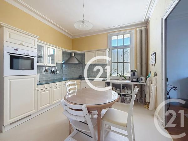 Maison à vendre  6 pièces - 223 m 2   CHATEAUBERNARD  - 16