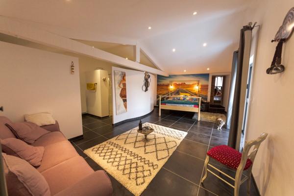 Maison coup de cœur avec piscine - 5 Suites - 445 m² - Villerest (42300) – 690 000 euros