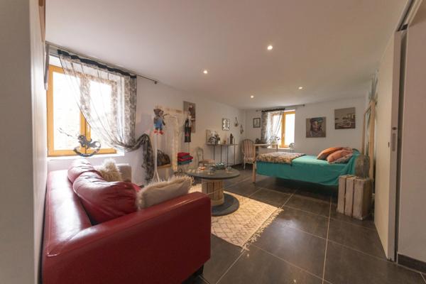 Maison coup de cœur avec piscine - 5 Suites - 445 m² - Villerest (42300) – 690 000 euros