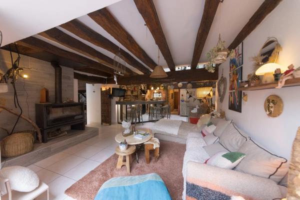 Maison coup de cœur avec piscine - 5 Suites - 445 m² - Villerest (42300) – 690 000 euros