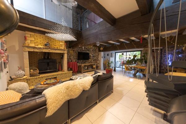 Maison coup de cœur avec piscine - 5 Suites - 445 m² - Villerest (42300) – 690 000 euros