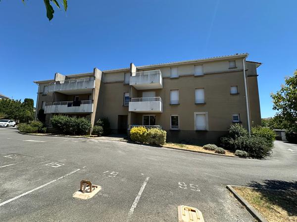 Location appartement T2 meublé avec terrasse et parking proche Canal et centre-ville à Carcassonne