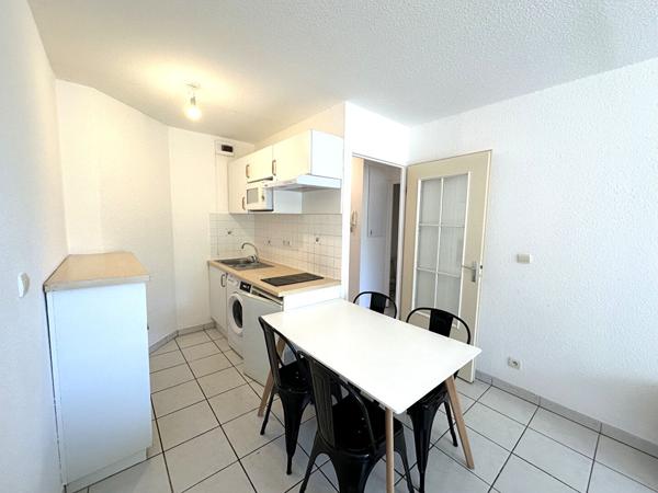 Location appartement T2 meublé avec terrasse et parking proche Canal et centre-ville à Carcassonne