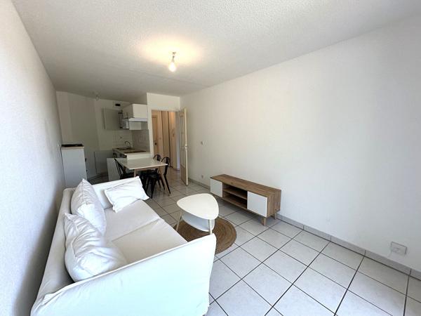 Location appartement T2 meublé avec terrasse et parking proche Canal et centre-ville à Carcassonne