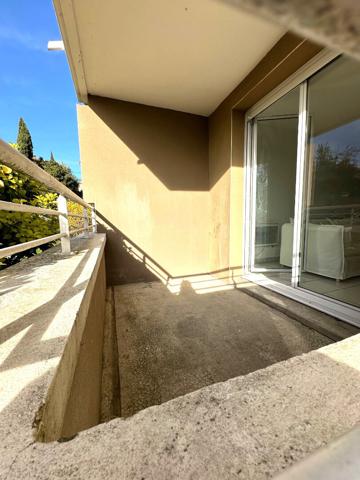 Location appartement T2 meublé avec terrasse et parking proche Canal et centre-ville à Carcassonne