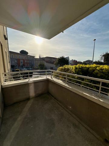 Location appartement T2 meublé avec terrasse et parking proche Canal et centre-ville à Carcassonne