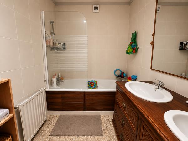 Appartement
         6 pièces
        - 115 m² 162 750 € *