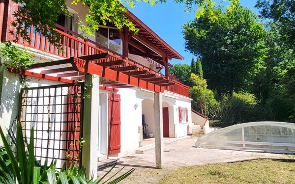 Maison à vendre    5 pièces • 190 m2 Bassussarry