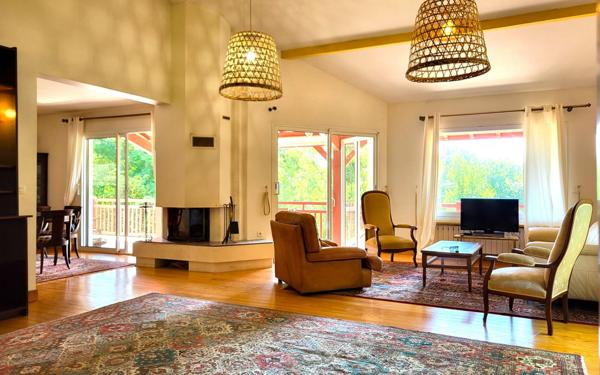 Maison à vendre    5 pièces • 190 m2 Bassussarry