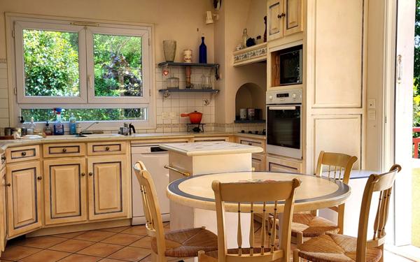 Maison à vendre    5 pièces • 190 m2 Bassussarry