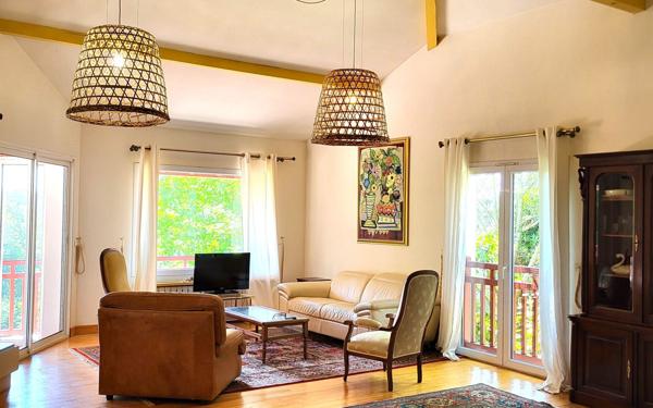 Maison à vendre    5 pièces • 190 m2 Bassussarry