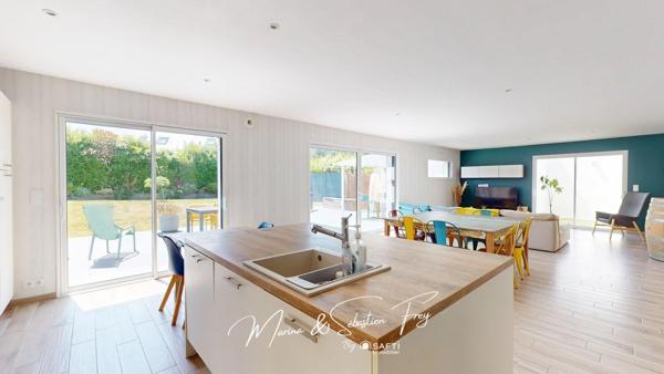 PORT-BLANC – PROPRIÉTÉ CONTEMPORAINE AVEC GÎTE INDÉPENDANT À 500 M DES PLAGES