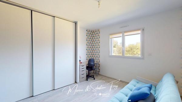 PORT-BLANC – PROPRIÉTÉ CONTEMPORAINE AVEC GÎTE INDÉPENDANT À 500 M DES PLAGES