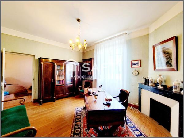 Maison à fort caractère de 232m², 4 chambres, bureau, combles, cave, garage, jardin