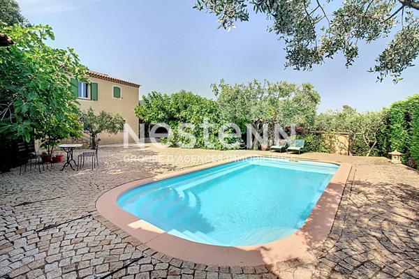 À VENDRE DRAGUIGNAN - Maison de 4 chambres avec studio indépendant et piscine sur 908 m² de terrain