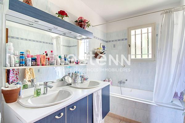 À VENDRE DRAGUIGNAN - Maison de 4 chambres avec studio indépendant et piscine sur 908 m² de terrain