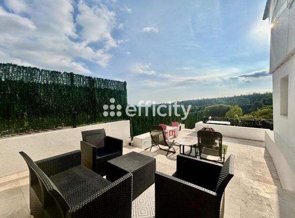 Maison
         5 pièces
        - 92 m² 349 000 € *