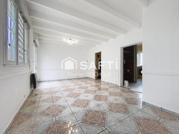 Maison de ville : 5 chambres, garage, terrasse ensoleillée. Opportunité d'investissement!