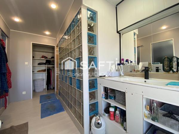 Maison de ville : 5 chambres, garage, terrasse ensoleillée. Opportunité d'investissement!