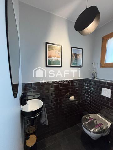 Maison contemporaine aux prestations de qualité.