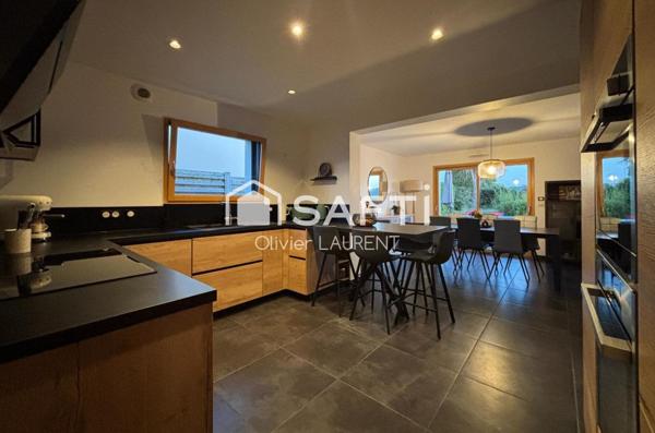 Maison contemporaine aux prestations de qualité.