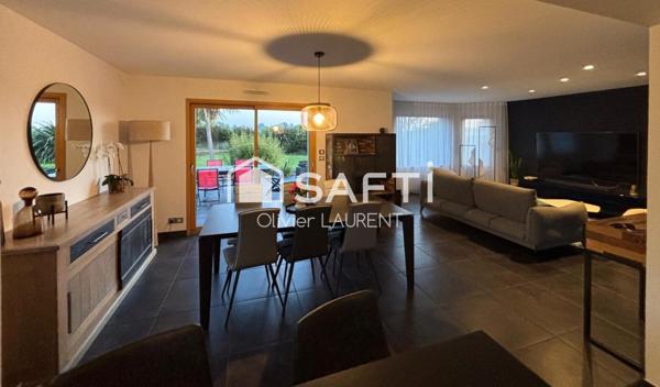 Maison contemporaine aux prestations de qualité.