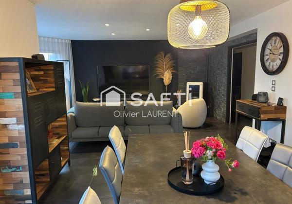 Maison contemporaine aux prestations de qualité.