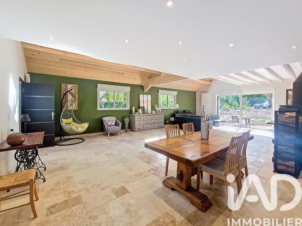 Maison à vendre 8 pièces 232 m² Saint-Fargeau-Ponthierry