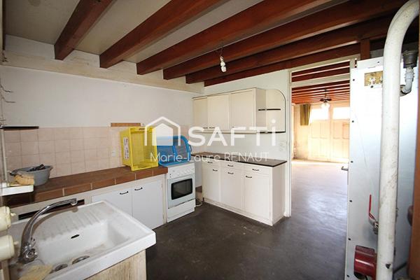 Maison de maçon - 3 chambres - 1 bureau - 2 garages - Terrain 2300m²