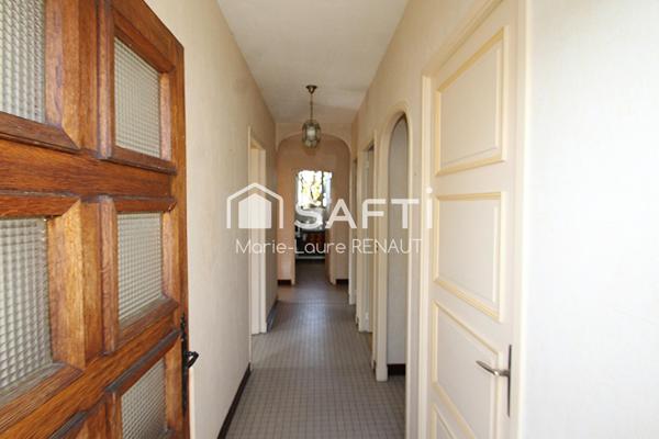 Maison de maçon - 3 chambres - 1 bureau - 2 garages - Terrain 2300m²