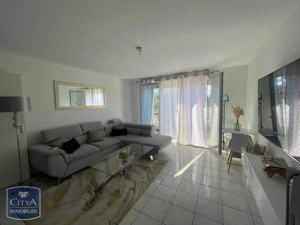 Appartement à louer 2 pièces 47.06m² Lons (64140)