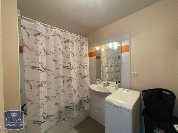 Appartement à louer 2 pièces 47.06m² Lons (64140)