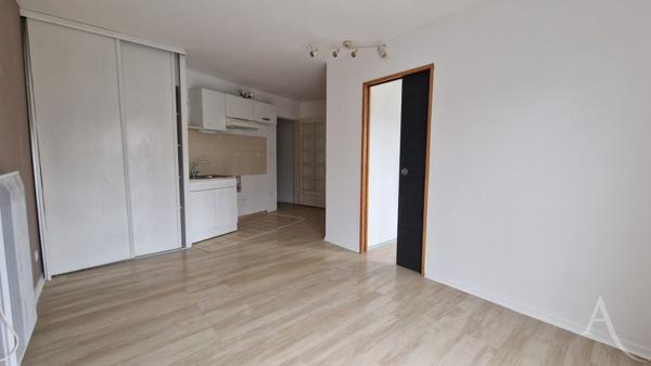 Appartement T2 dans le Centre Ville de Mantes al Jolie avec parking et cave