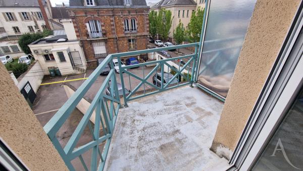 Appartement T2 dans le Centre Ville de Mantes al Jolie avec parking et cave