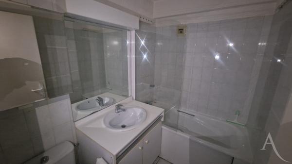 Appartement T2 dans le Centre Ville de Mantes al Jolie avec parking et cave