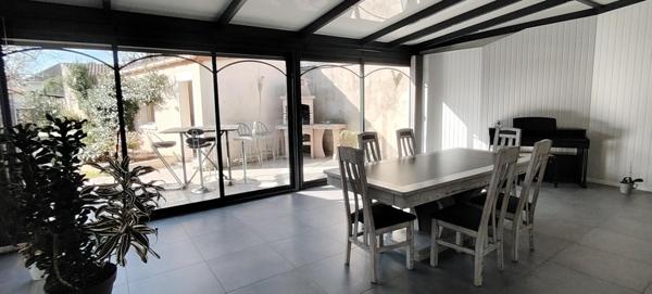 Élégante maison familiale et son jardin intime