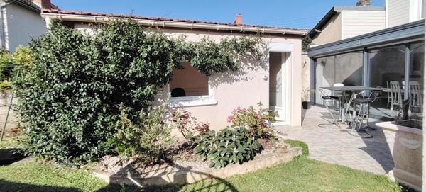 Élégante maison familiale et son jardin intime