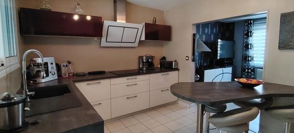 Élégante maison familiale et son jardin intime