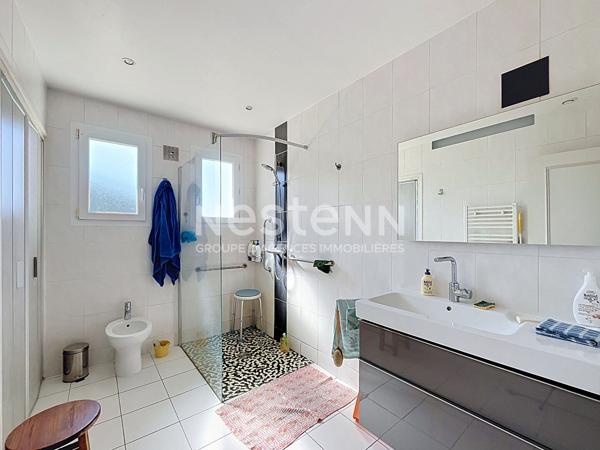 Maison familiale 4 chambres avec terrain clos arboré de 3 017 m² - FAVARS