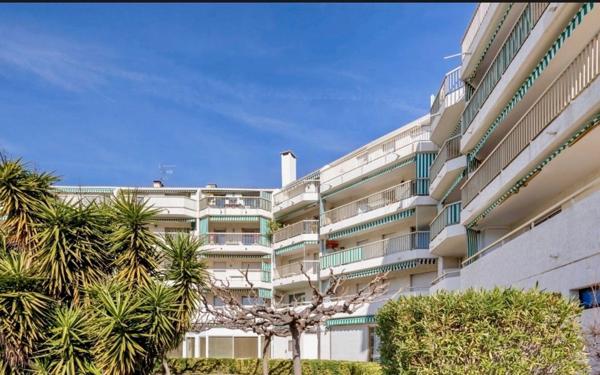 Appartement à vendre    3 pièces • 71,04 m2 Fréjus