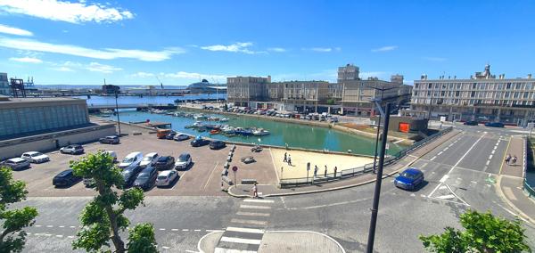 Appartement
         2 pièces
        - 49 m² Exclusivité 159 000 € *